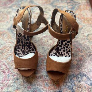 NWT! Madden Girl Cognac Real Suede Platform Sandals – Size 7